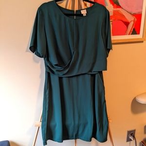 Forest green short sleeve dress with pockets